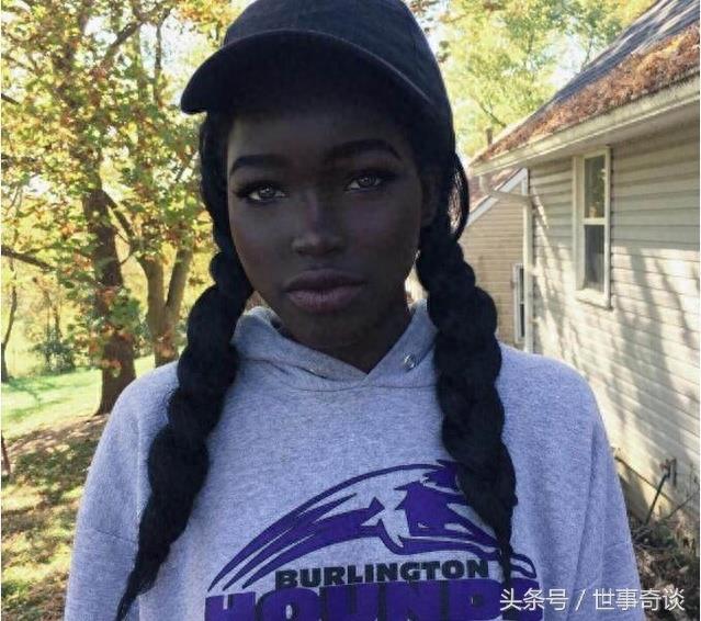 世界上最黑最美的黑人，出门从来不化妆，全身到下只有牙齿是白的