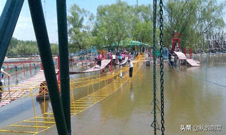 北京蟹岛度假村总占地3300亩,著名景点有 城市海景水上乐园