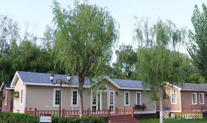 北京蟹岛度假村总占地3300亩,著名景点有 城市海景水上乐园