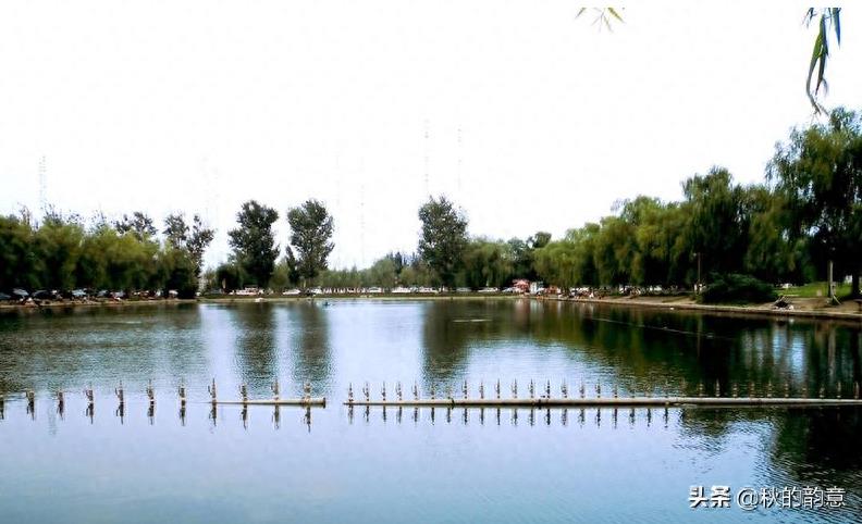 北京蟹岛度假村总占地3300亩,著名景点有 城市海景水上乐园