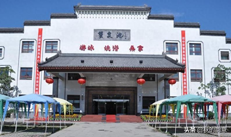 北京蟹岛度假村总占地3300亩,著名景点有 城市海景水上乐园