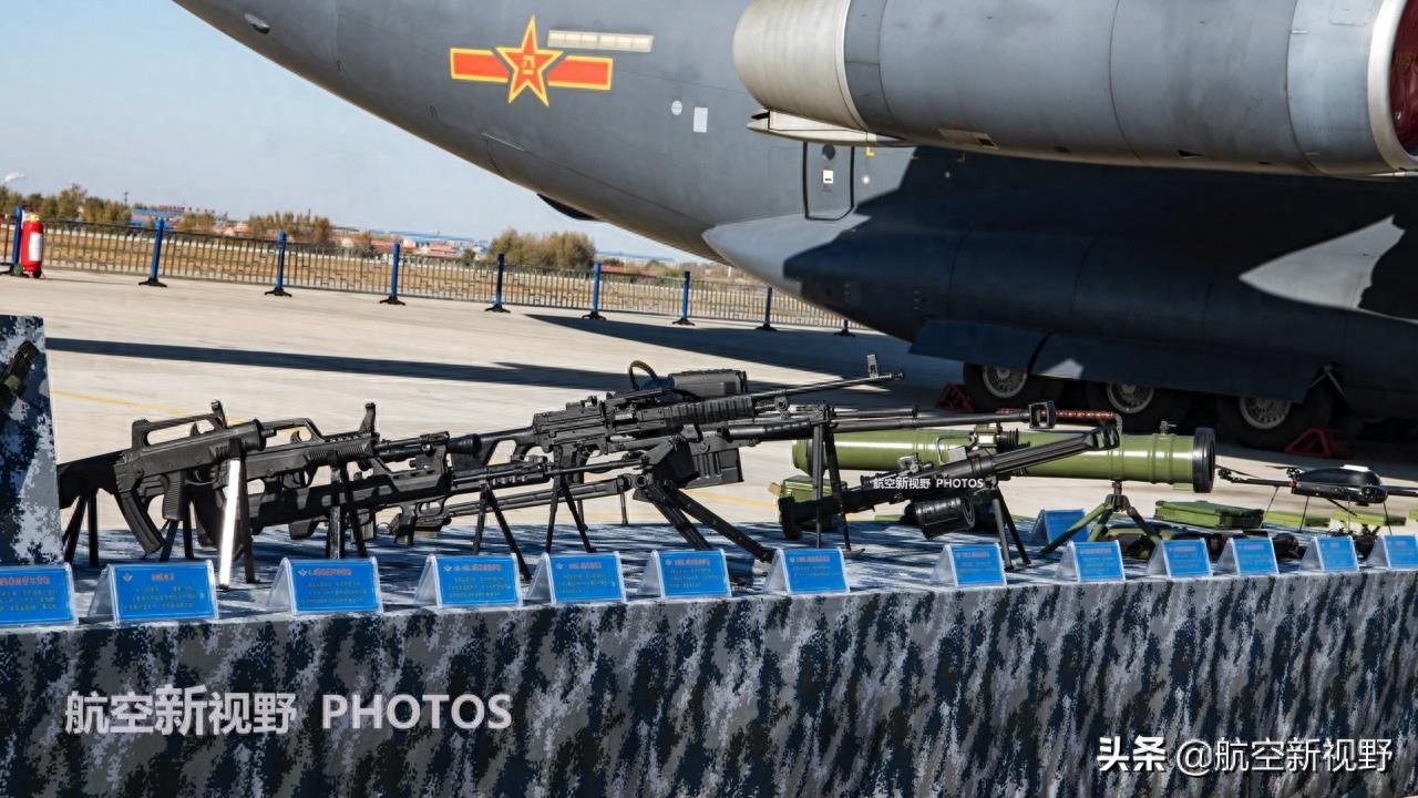 细品我军5.8mm枪族,士兵手中的贴身武器,重量轻是最大的特色