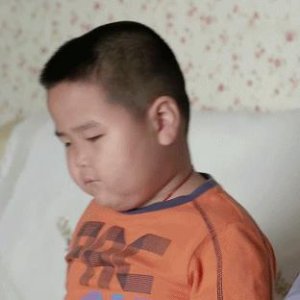 ​最新爆红小伙谢腾飞动态图片合集，表情包下载