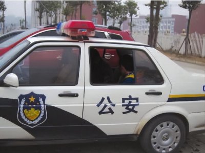 ​11年，广西凌小云因家境优越，遭亲妹妹嫉妒，雇凶将一家四口杀害