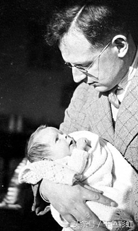 霍金珍贵历史照片全公开 最后一张在北京天坛冥想宇宙特别震撼