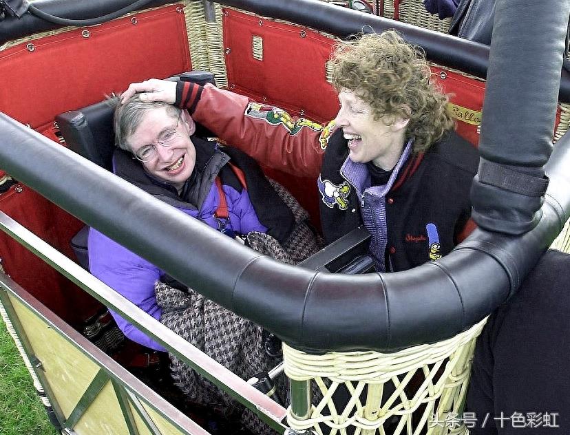 霍金珍贵历史照片全公开 最后一张在北京天坛冥想宇宙特别震撼