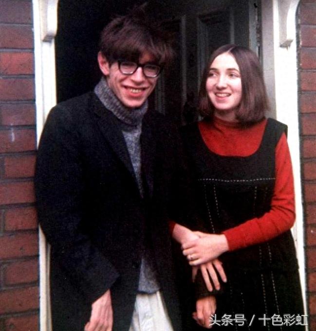 霍金珍贵历史照片全公开 最后一张在北京天坛冥想宇宙特别震撼