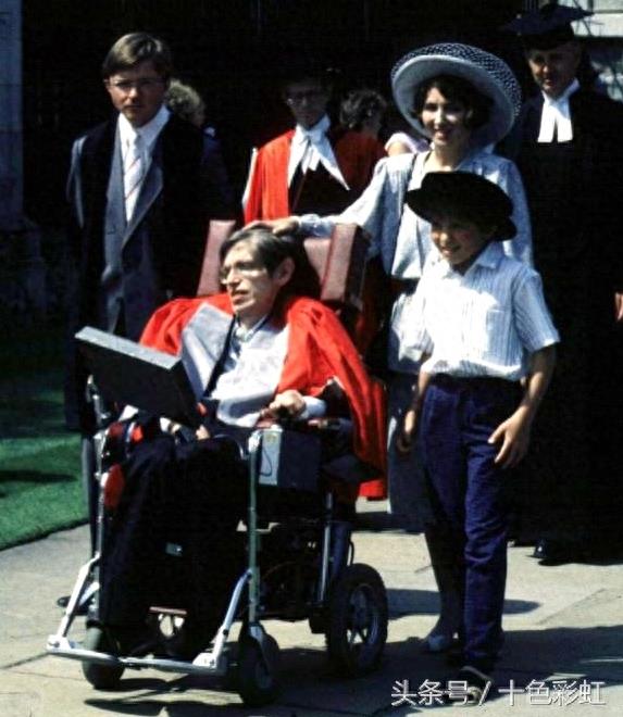 霍金珍贵历史照片全公开 最后一张在北京天坛冥想宇宙特别震撼