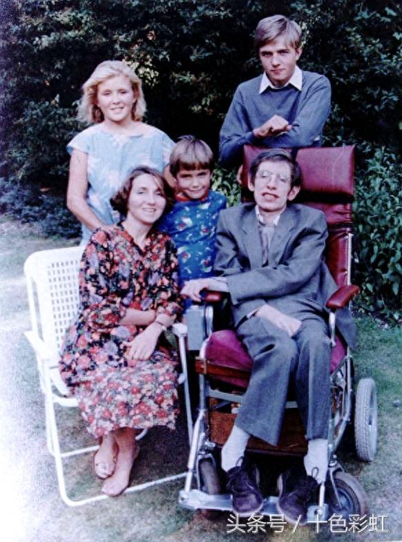 霍金珍贵历史照片全公开 最后一张在北京天坛冥想宇宙特别震撼