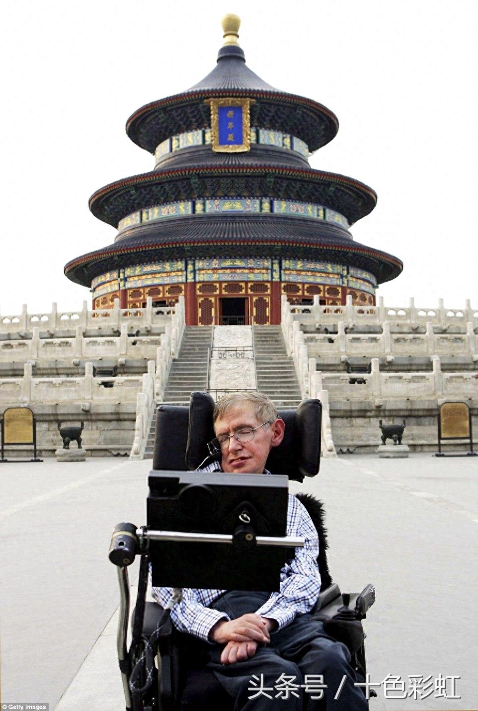 霍金珍贵历史照片全公开 最后一张在北京天坛冥想宇宙特别震撼