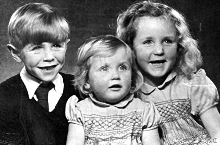 霍金珍贵历史照片全公开 最后一张在北京天坛冥想宇宙特别震撼