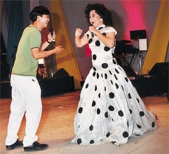 周星驰黄金配角之一的她曾貌美如花却嫁司机 62岁仍要赚钱养家