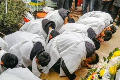 农村哭灵人:哭一场700块,一年赚五六万,亲戚却说她“不孝”