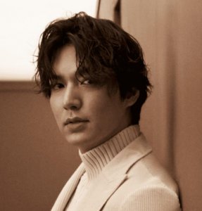 李敏镐颜值彻底崩了,皮肤松弛满脸坑,合作李易峰解约代言惹群嘲