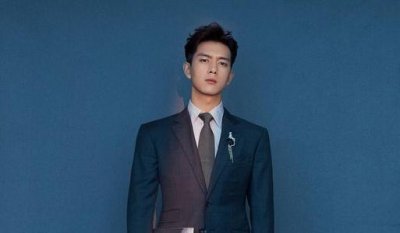 李现久违的素颜照,没有胡子的他,颜值比鹿晗还高