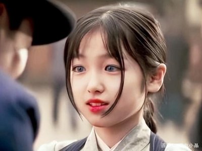​眼睛里有星星的“小千代”曾经是日本最美童星，现在彻底长残了？
