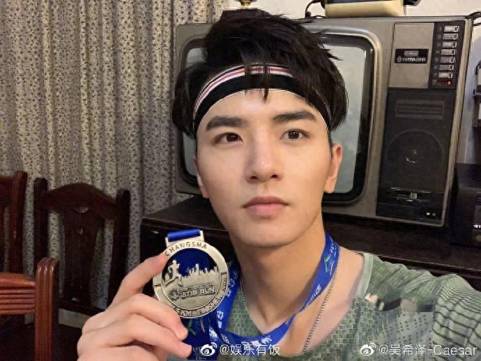 吴希泽23岁生日快乐,新的一年,尽情书写属于你得更多可能