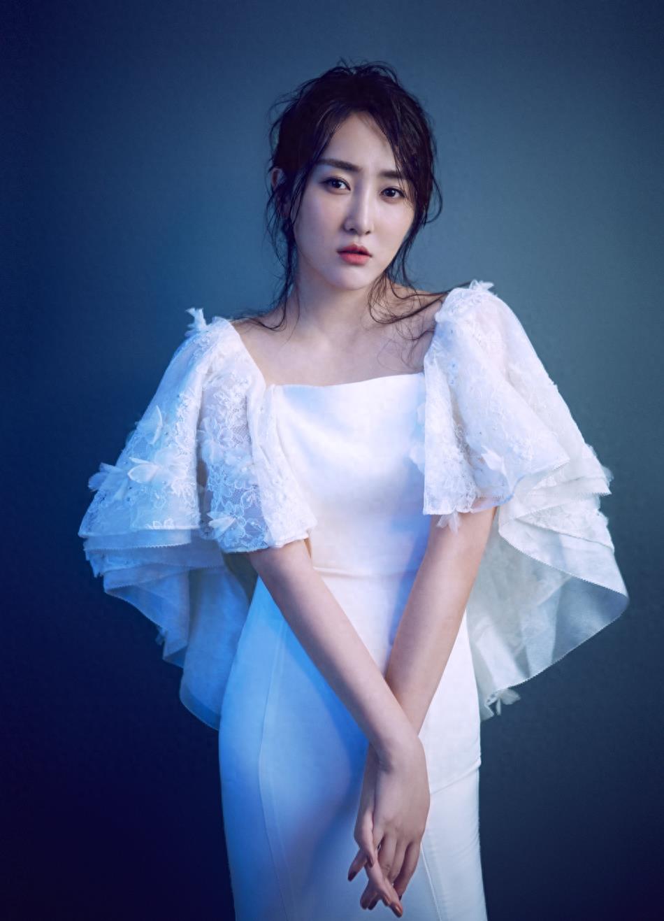 高姝瑶最新大片秀身材 优雅气质女神范儿