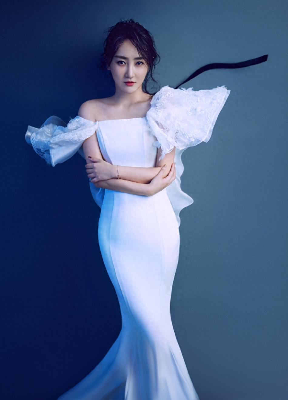 高姝瑶最新大片秀身材 优雅气质女神范儿