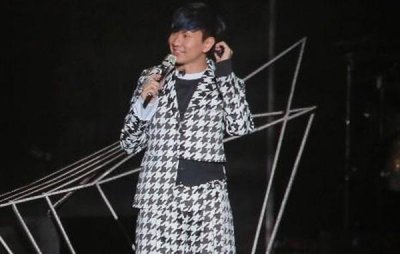 林俊杰裤子掉了是怎么回事?面对尴尬场面他却是这种反应