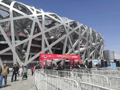 北京鸟巢车展-只有一个车模的车展,其实只是个团车节