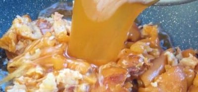 东北酸菜炖大骨的做法