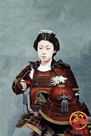 日本武士老照片：身材矮小却面露杀气，图九女武士长相漂亮很罕见