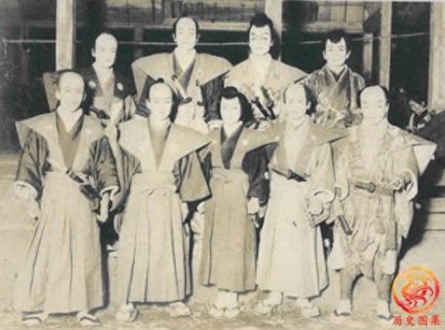 日本武士老照片:身材矮小却面露杀气,图九女武士长相漂亮很罕见