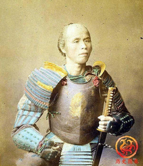 日本武士老照片：身材矮小却面露杀气，图九女武士长相漂亮很罕见