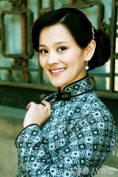 苗圃,薛薇,石安妮等主演《罗龙镇女人》