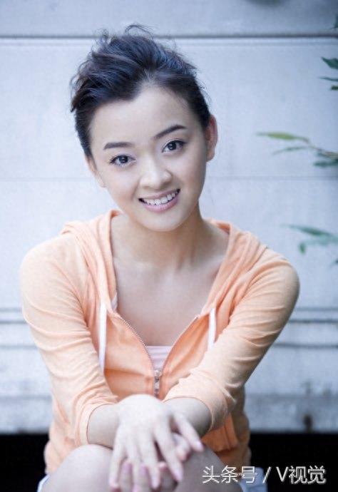 苗圃,薛薇,石安妮等主演《罗龙镇女人》