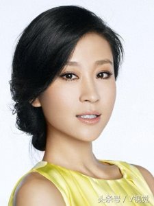 苗圃,薛薇,石安妮等主演《罗龙镇女人》