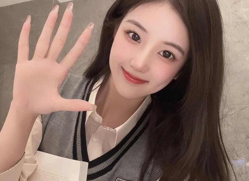 一男子带儿子去散步,遇到前妻和女儿,两个孩子撮合他们复合 一男子带儿子去散步,遇到前妻和女儿,两个孩子撮合他们复合