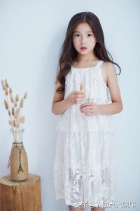 小童星孙安琪出演《白雪公主》,遭恶毒王后陷害,让人感到心疼!