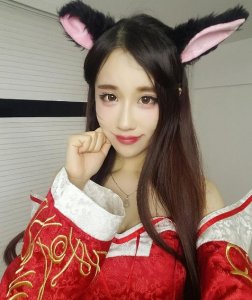 轩子巨2兔COS可爱阿狸,俏皮眼神惹人心动,网友:我好像恋爱了!