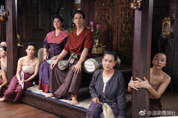 泰剧《天生一对》大结局旮旯gay生双胞胎坤P开心的露出老母亲微笑