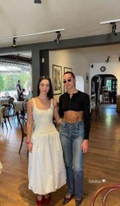 DuaLipa亏损出售唱片,大方补贴粉丝,却错失冠军宝座!