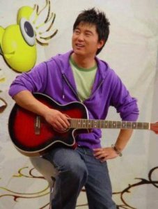 曝满文军现身94岁老太寿宴唱歌,歌声依旧动人,网友:整顿不良艺人