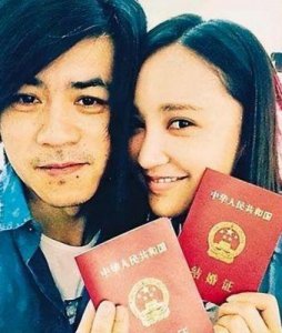 袁弘的婚姻历程及第一任妻子梅琳琳:揭秘其离婚原因