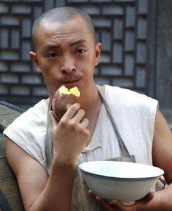 富大龙“吃戏”真实再现,揭露内娱假吃现象背后的演技与敬业精神