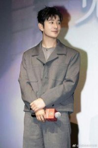 《戴假发的人》:黄晓明新片票房大涨,演技再上新台阶