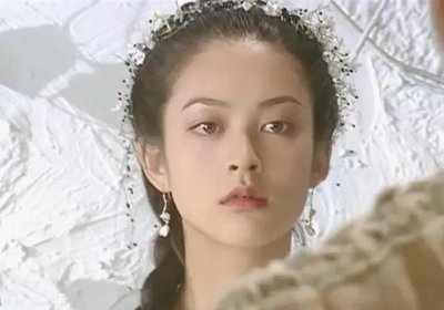 ​陈冠希前女友为避风波息影14年，成最美珠宝CEO归来