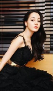 迪丽热巴身材有多好?看到她的“拉丁臀”,柠檬精真的跪了