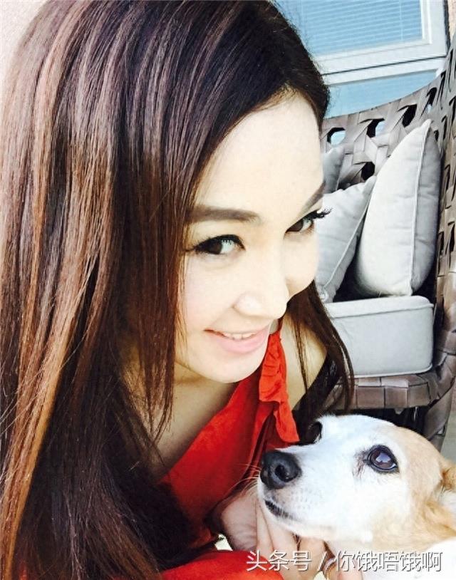 温碧霞万年不变的发型和浓妆 敢不敢不修图和拿掉那两片海苔?