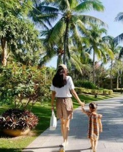 孙怡分享七岁女儿尝试辣条经历,首次品尝辣条的表情萌翻众人