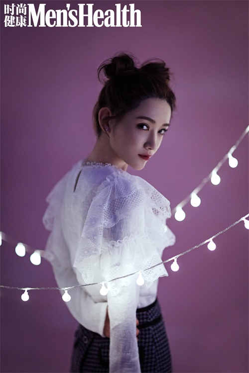 李沐宸最新杂志大片曝光 光影流转演绎时尚百变姿态