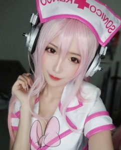 ​腐团儿最性感cos！美腿虽意外撩人，但输给了轩子的成熟韵味