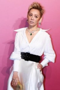 《开播短剧季》:宁静与苏可的短剧激辩,引发话题热潮