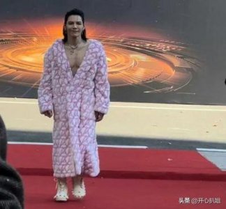 微博视界大会:向佐抢尽风头,明星们的奇特抽象装扮全记录