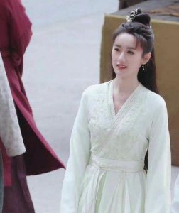 袁冰妍两个月来的沉寂终于打破,新剧发布中秋物料,暗示其未遭封杀